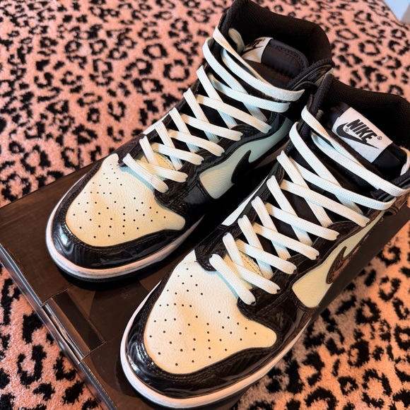 Nike Dunk Hi - Barely Green/Black - Picture 2 of 8